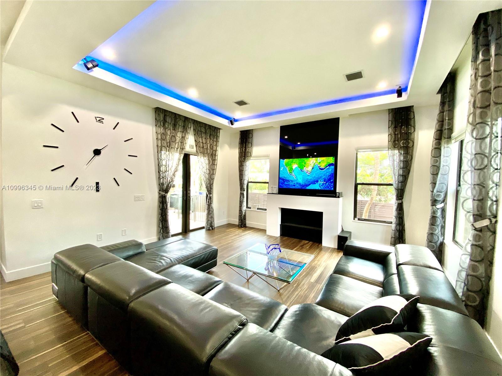 A10996345 Property Photo 3