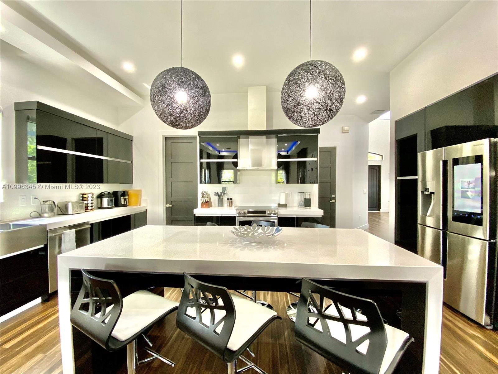 A10996345 Property Photo 10
