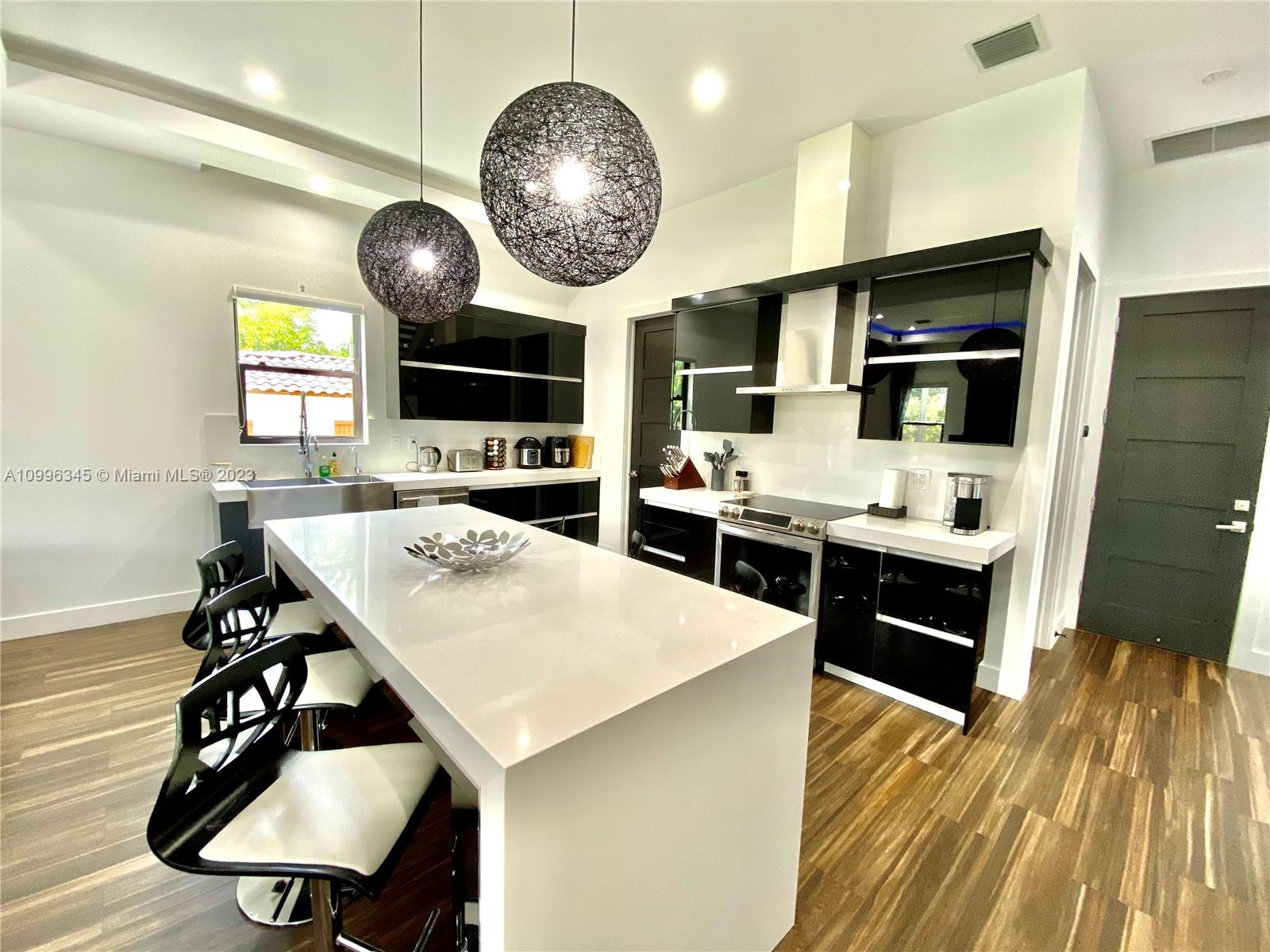 A10996345 Property Photo 11