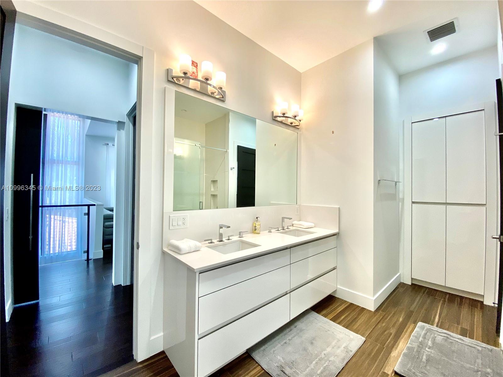 A10996345 Property Photo 12