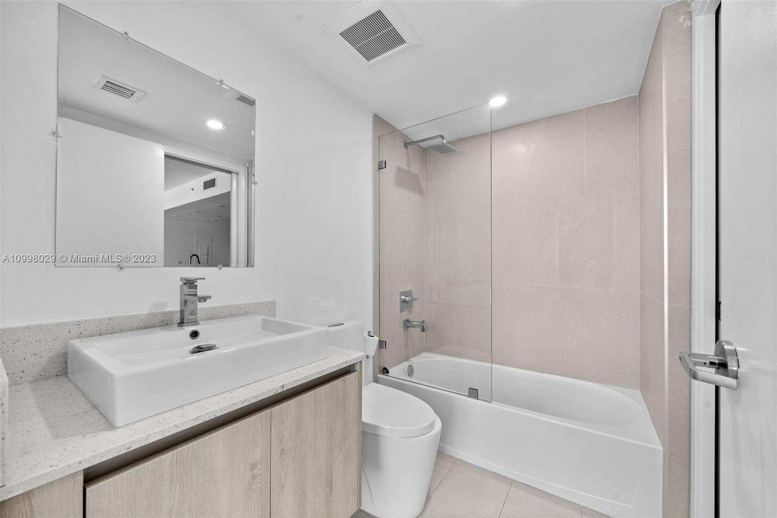 13800 Highland Dr 504 Property Photo 15