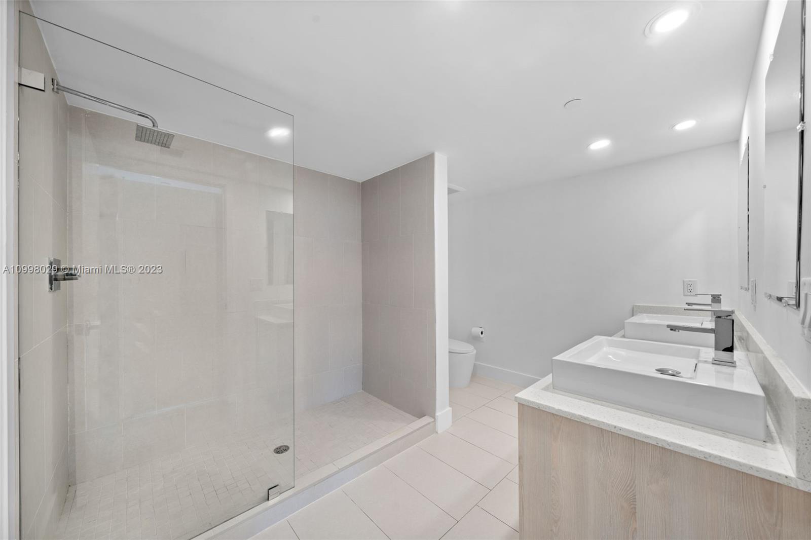 13800 Highland Dr 504 Property Photo 19