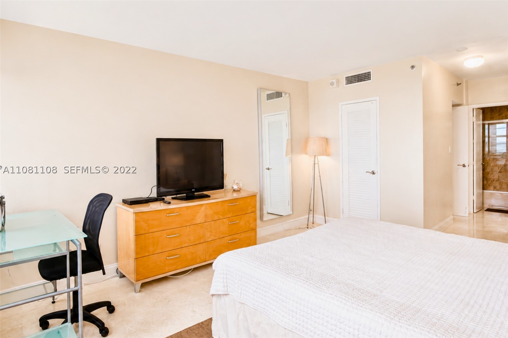 100 Lincoln Rd 1121 Property Photo 15