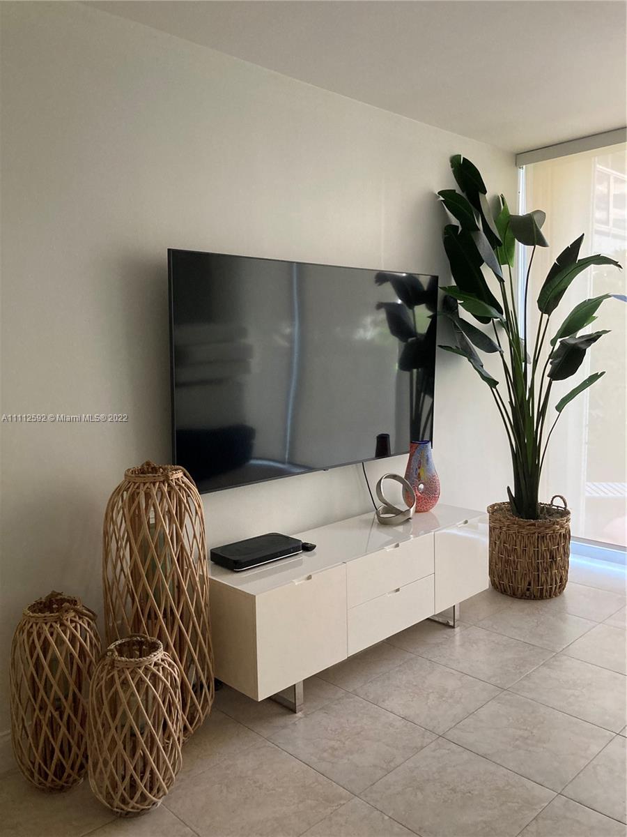 5161 Collins Ave 210 Property Photo 8
