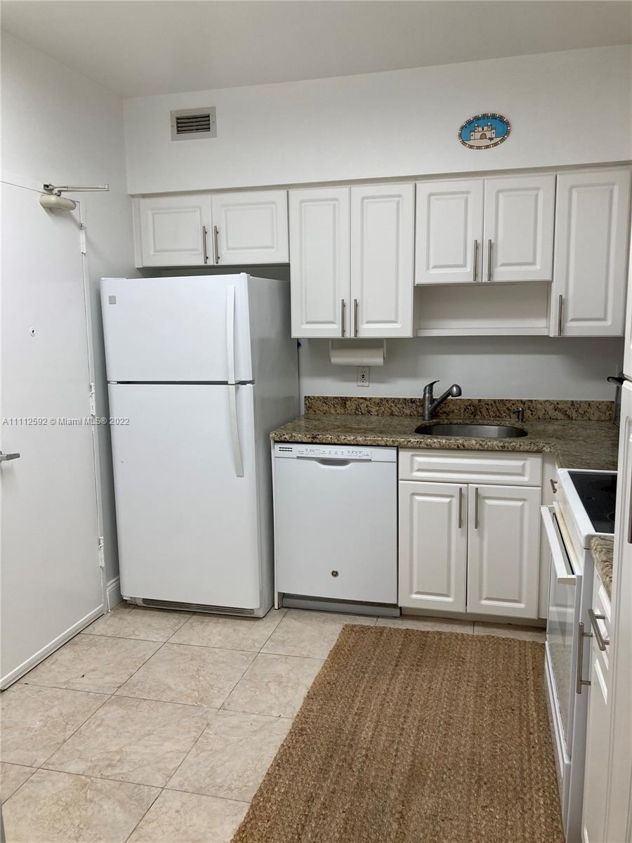 5161 Collins Ave 210 Property Photo 11