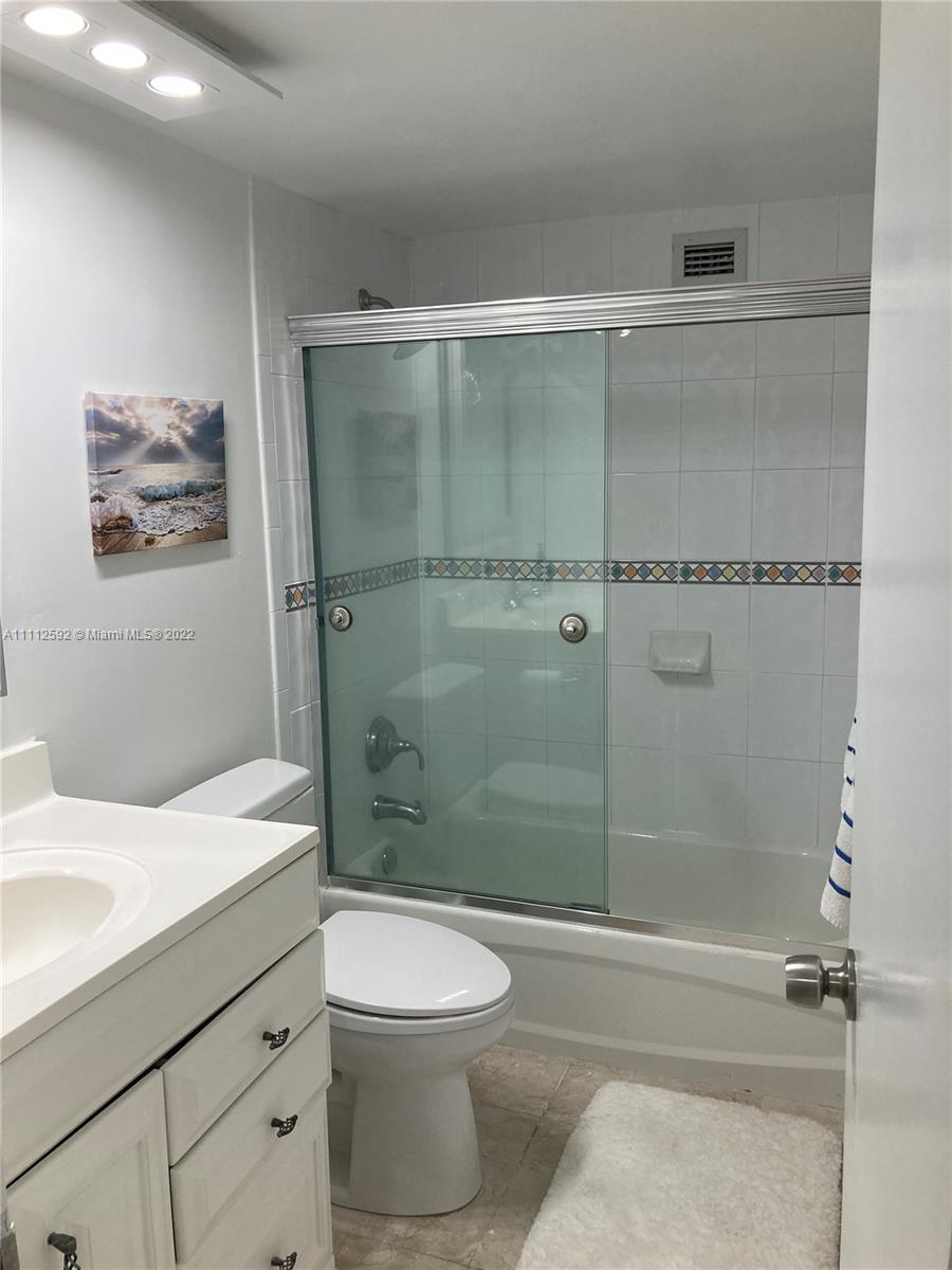 5161 Collins Ave 210 Property Photo 14