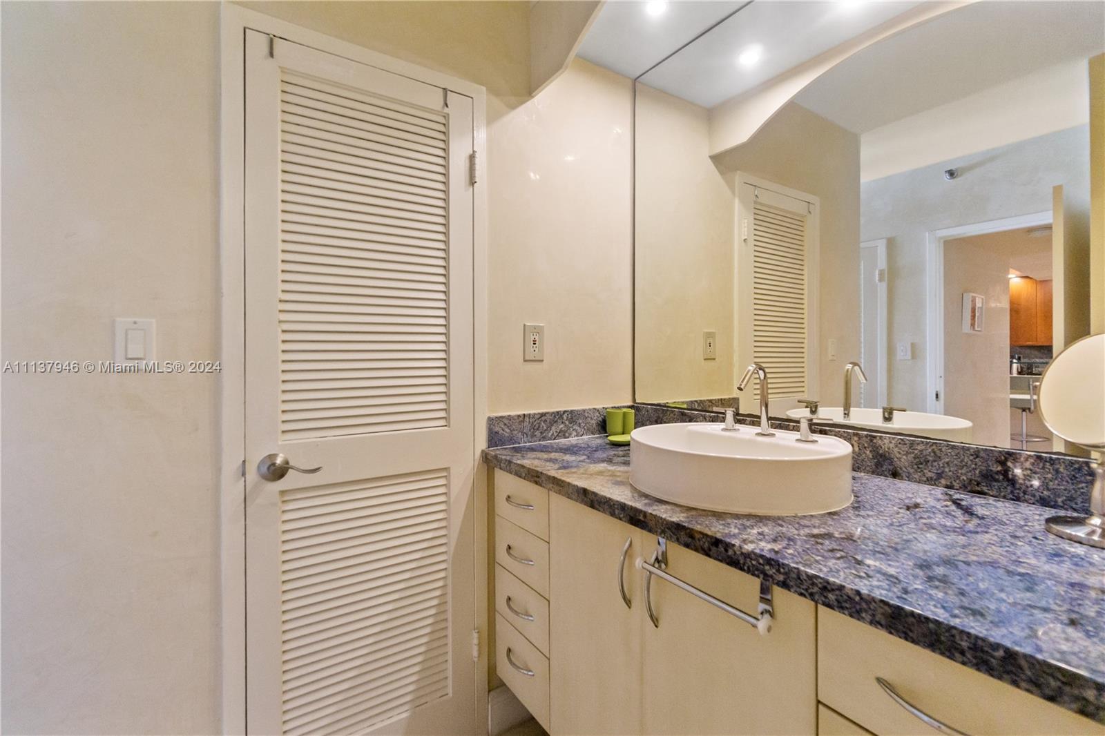 100 Lincoln Rd 1533 Property Photo 12