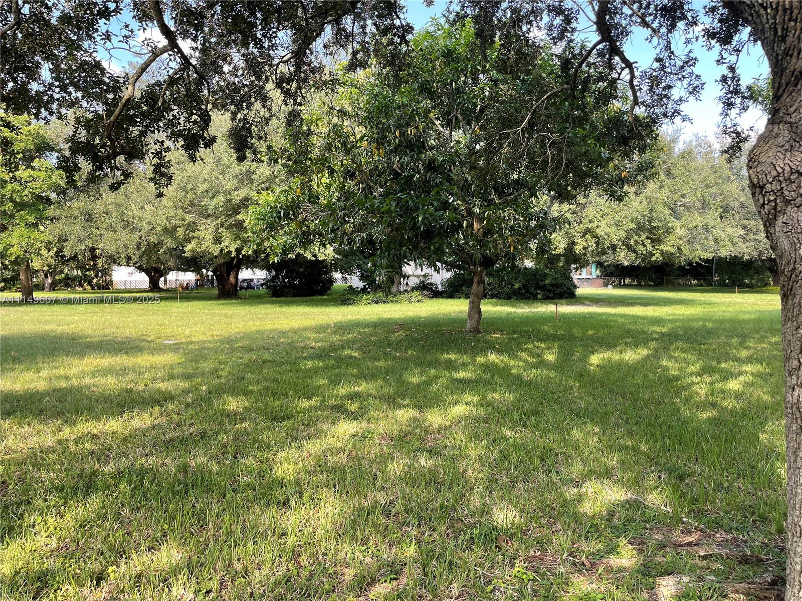 7227 Taft St Property Photo 3