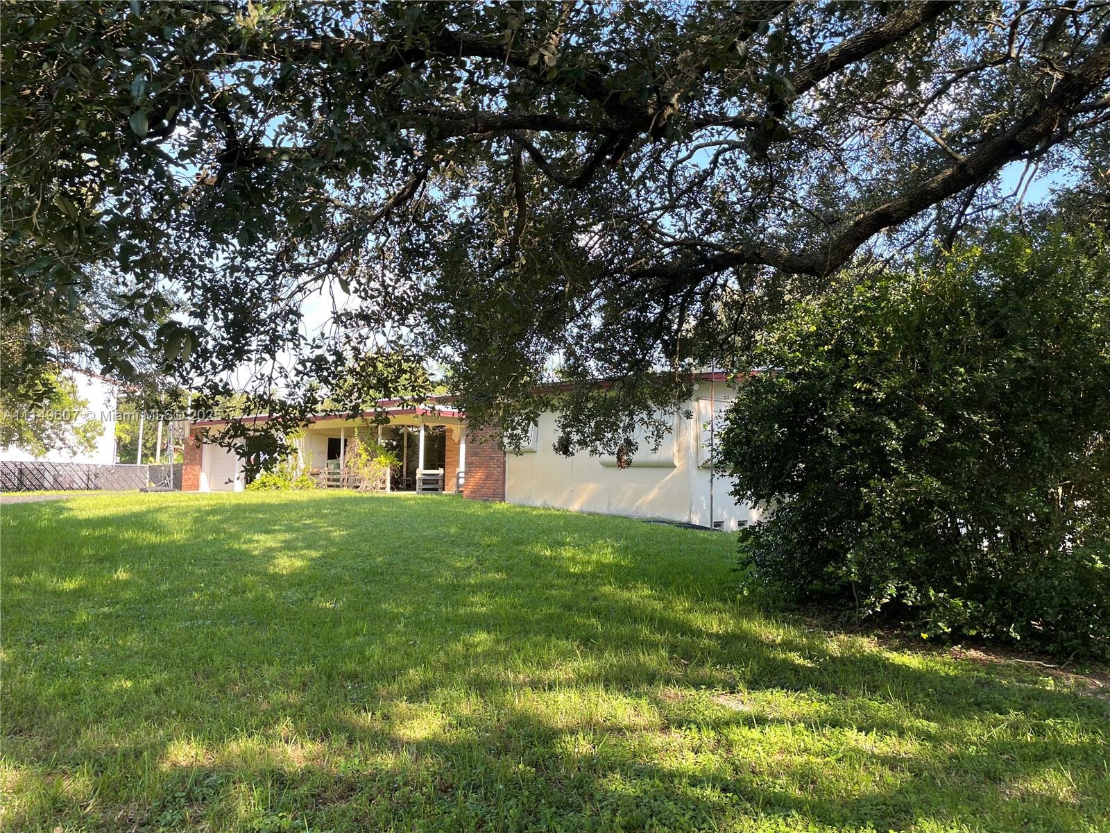 7227 Taft St Property Photo 7