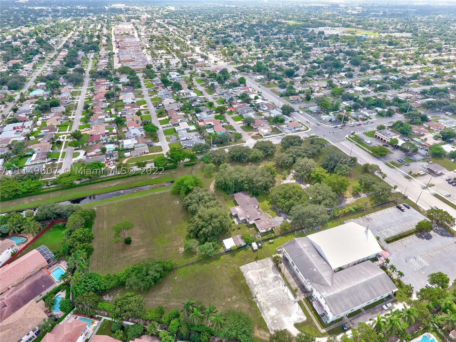 7227 Taft St Property Photo 16