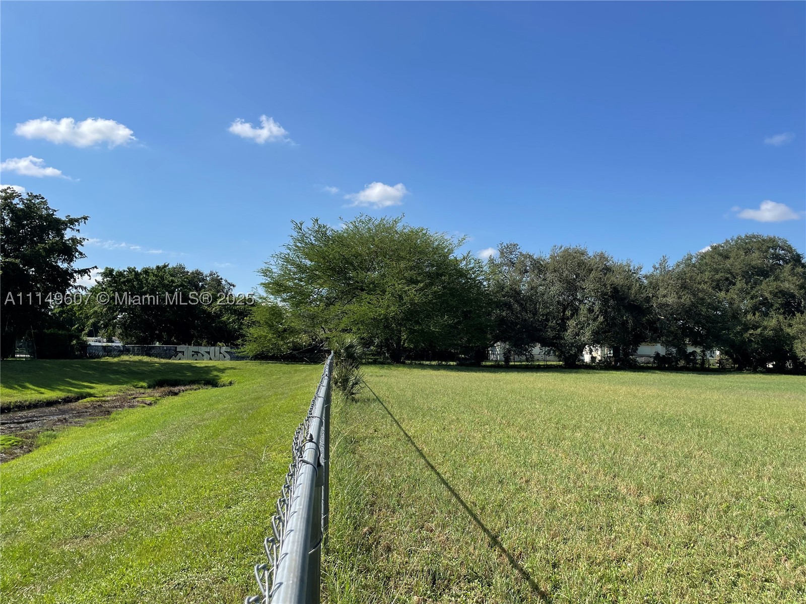 7227 Taft St Property Photo 21