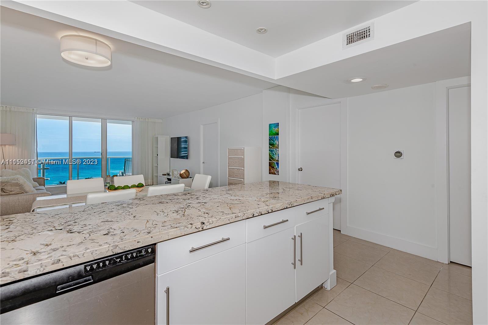 2301 Collins Ave 938 Property Photo 4