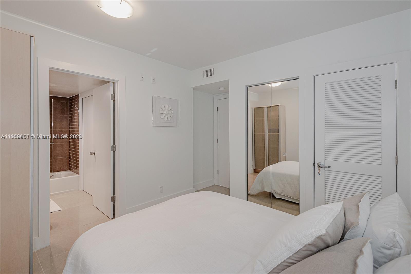 2301 Collins Ave 938 Property Photo 10