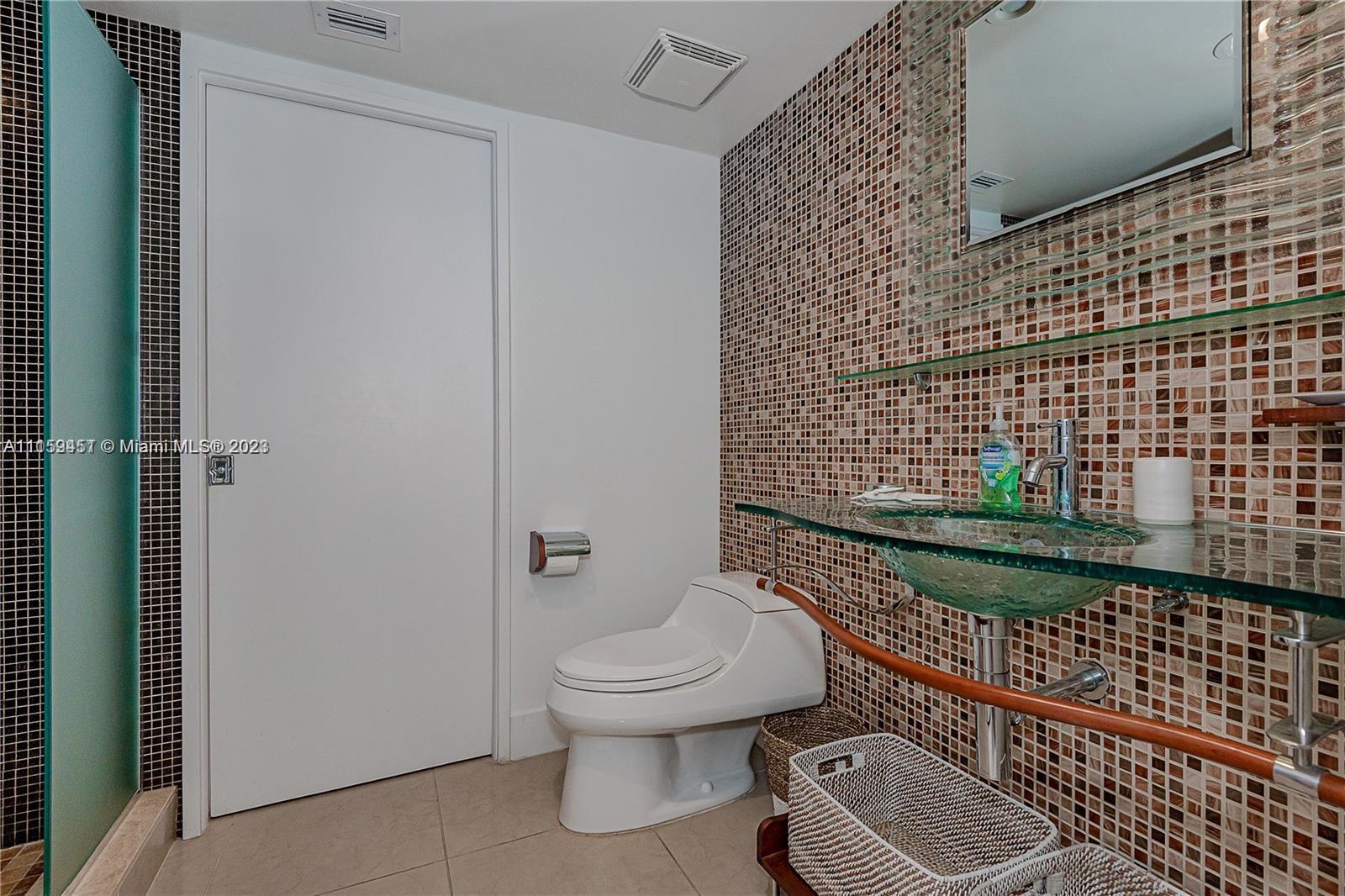 2301 Collins Ave 938 Property Photo 12