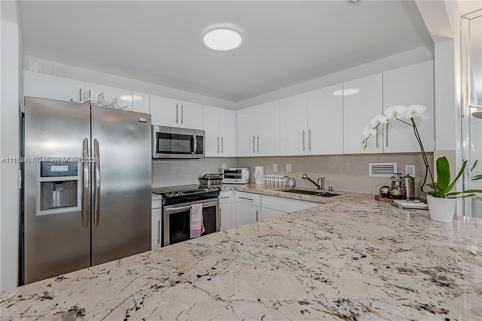 2301 Collins Ave 938 Property Photo 14