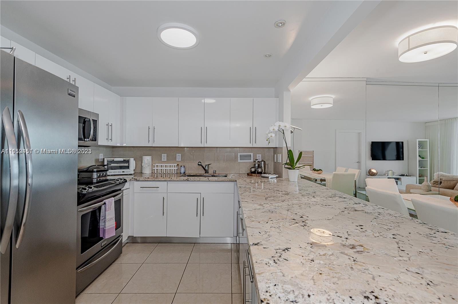 2301 Collins Ave 938 Property Photo 15