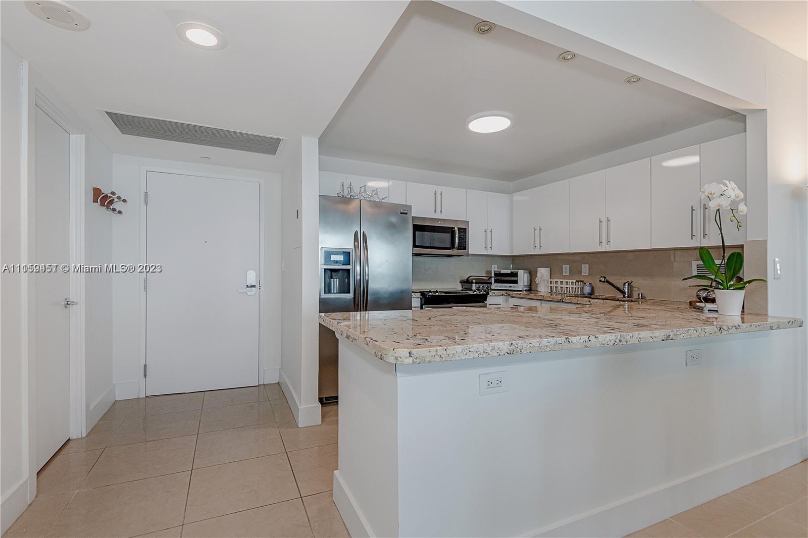 2301 Collins Ave 938 Property Photo 18