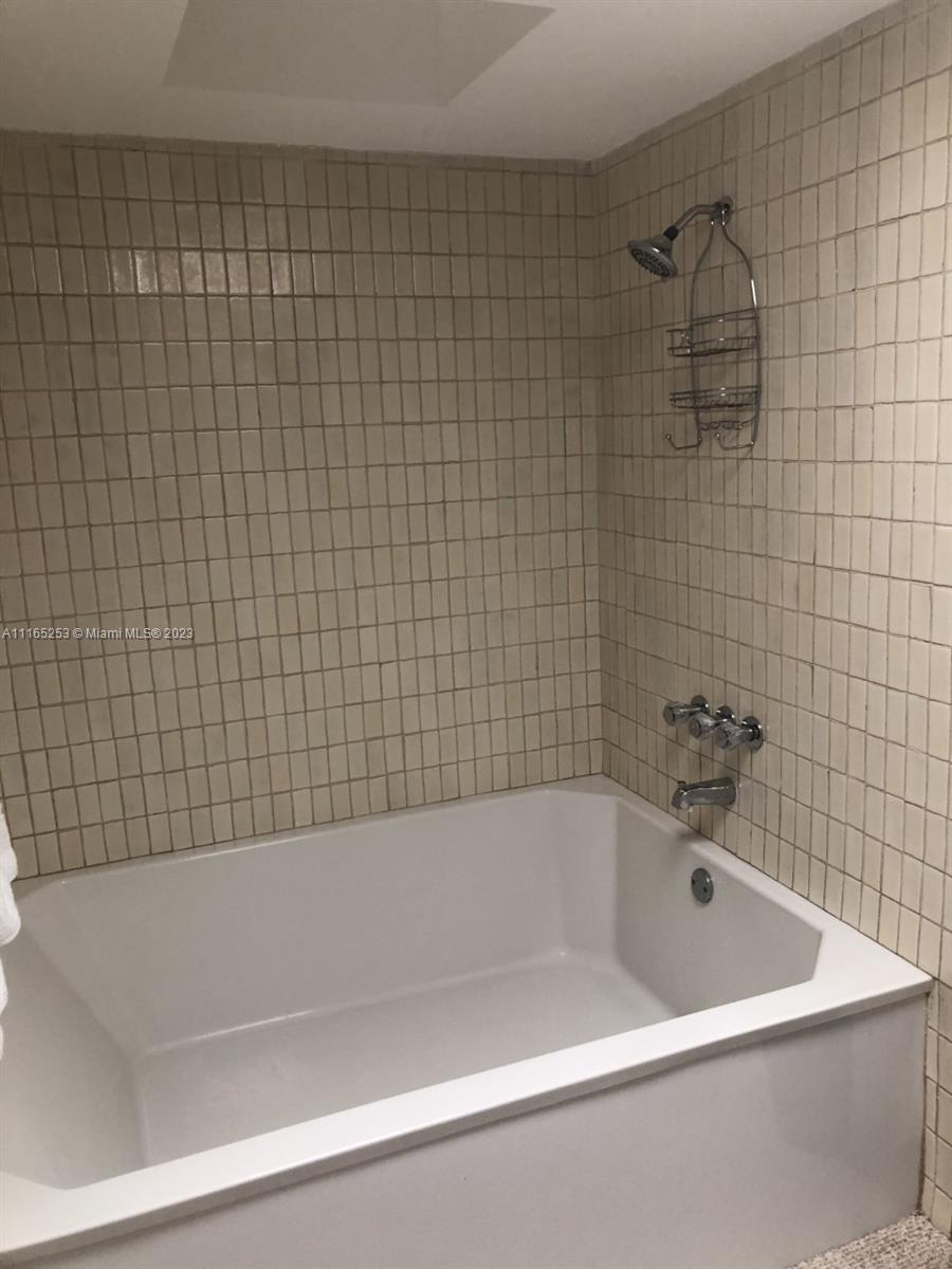 101 Crandon Blvd 473 Property Photo 10