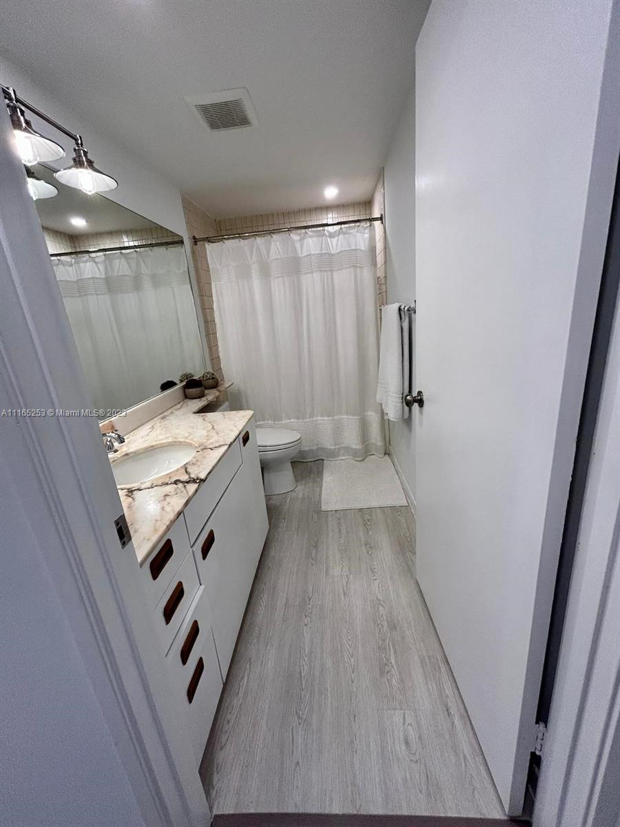101 Crandon Blvd 473 Property Photo 16
