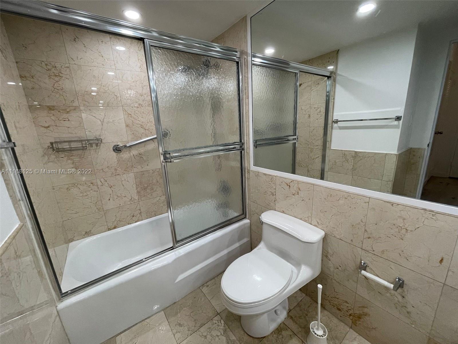 5161 Collins Ave 914 Property Photo 8
