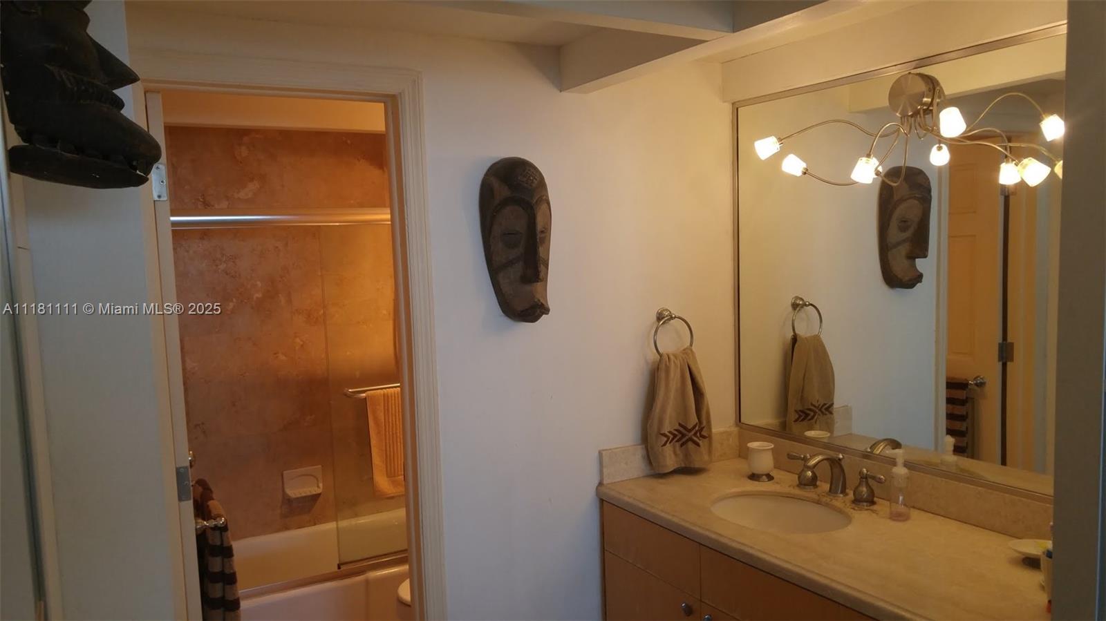 100 Lincoln Rd 1642 Property Photo 15