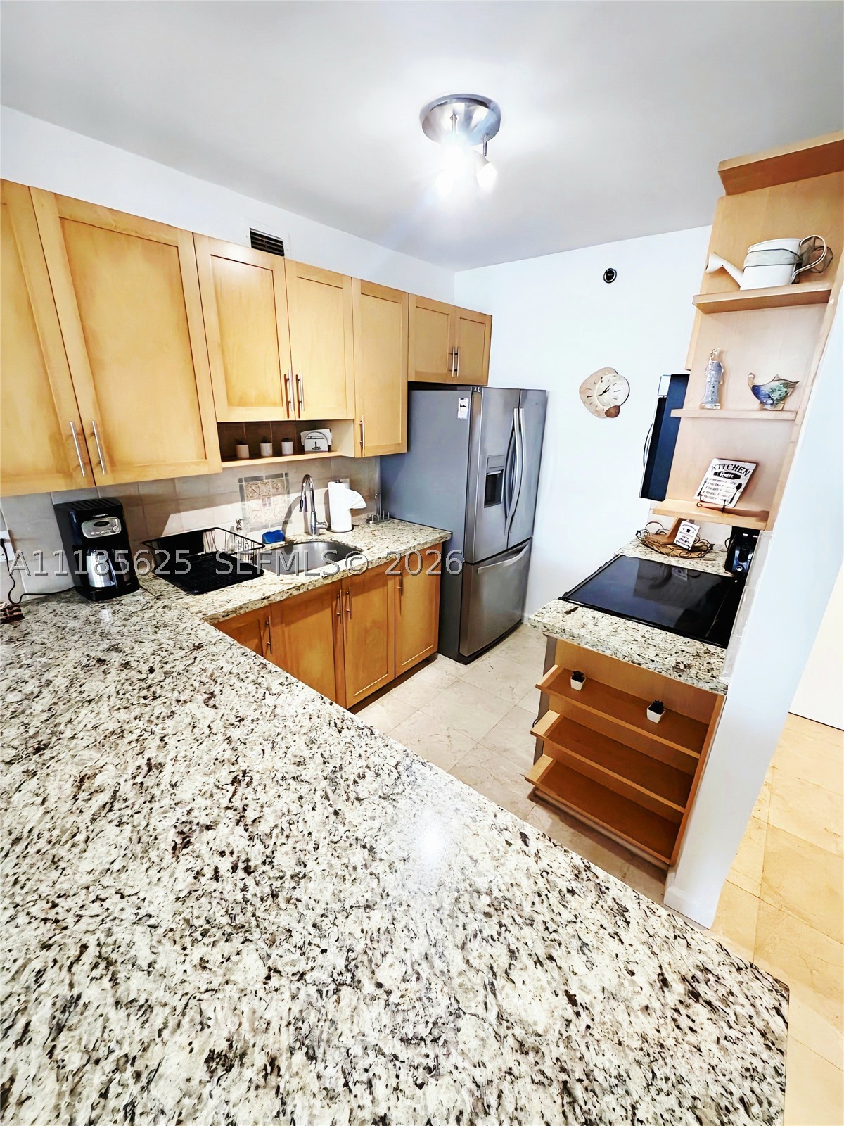 100 Lincoln Rd 1243 Property Photo 6