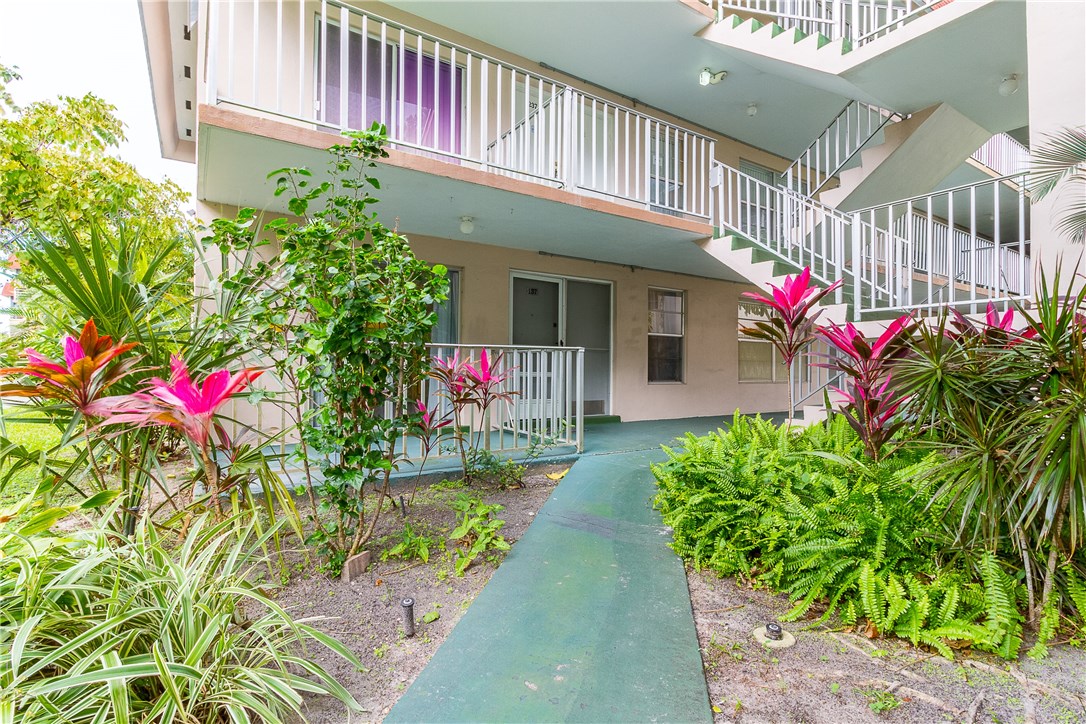 100 Lincoln Rd 1243 Property Photo 32