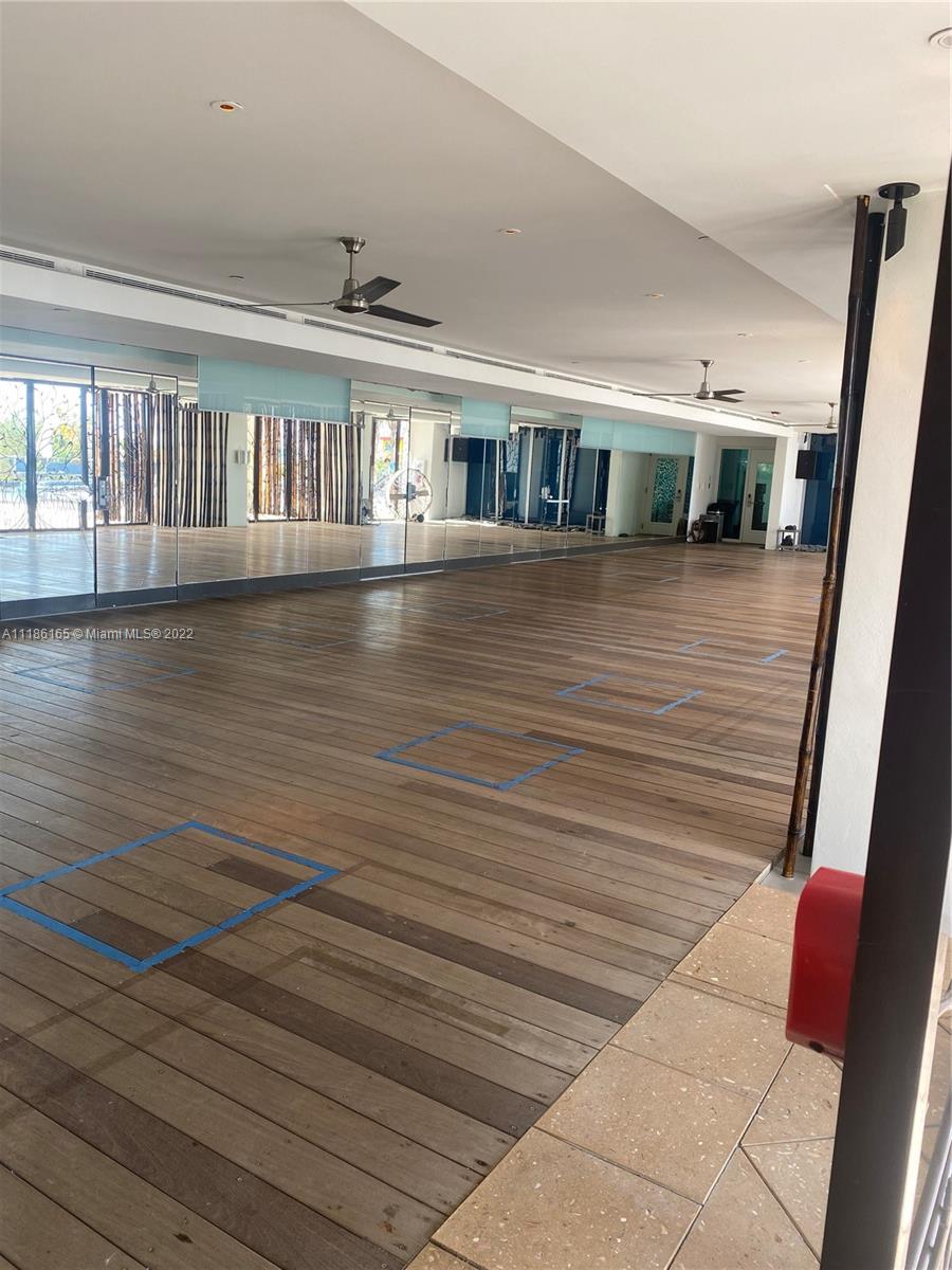 6801 Collins Ave 1102 (door 1111) Property Photo 12