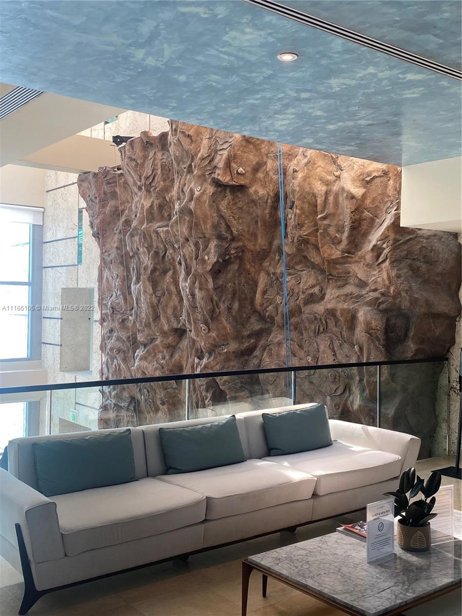 6801 Collins Ave 1102 (door 1111) Property Photo 16