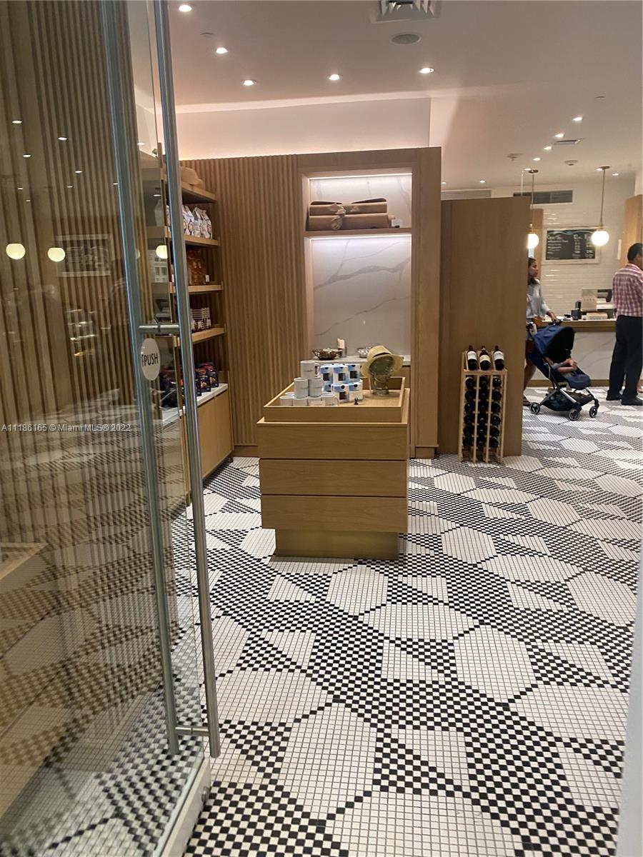 6801 Collins Ave 1102 (door 1111) Property Photo 27