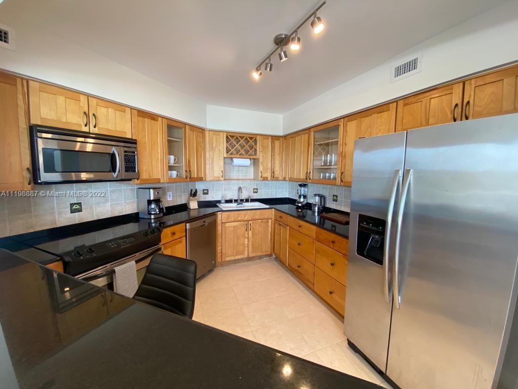 5151 Collins Ave 531 Property Photo 8