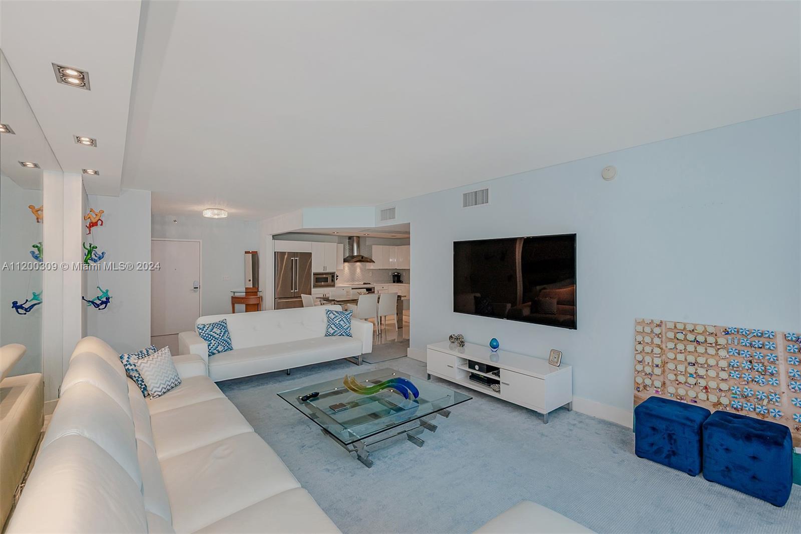2301 Collins Ave 1506 Property Photo 8