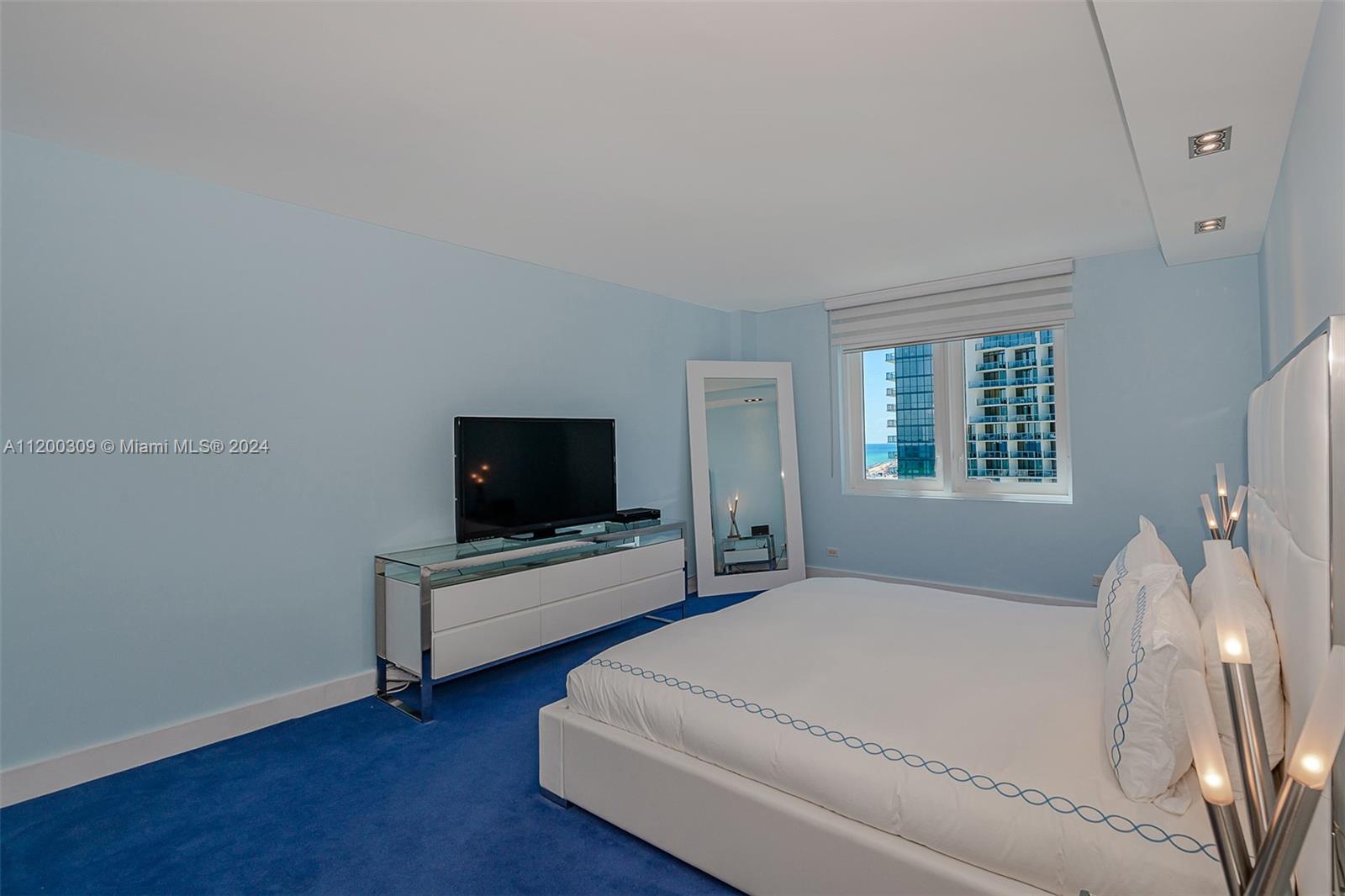 2301 Collins Ave 1506 Property Photo 9