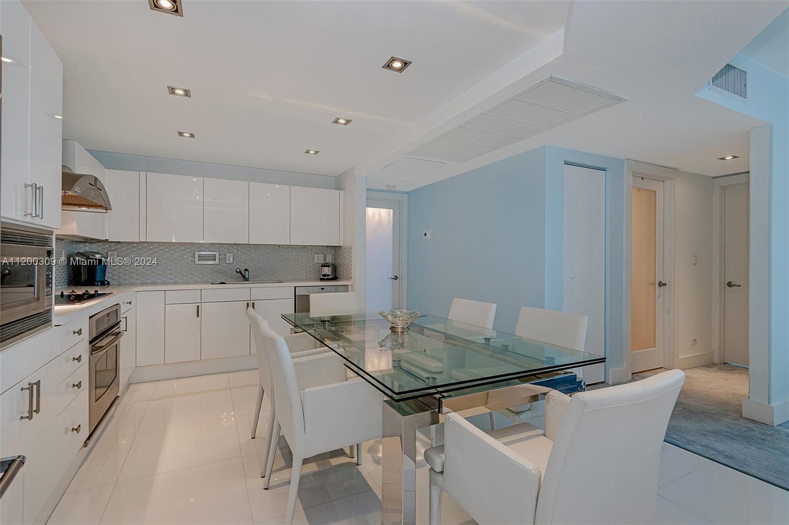 2301 Collins Ave 1506 Property Photo 14