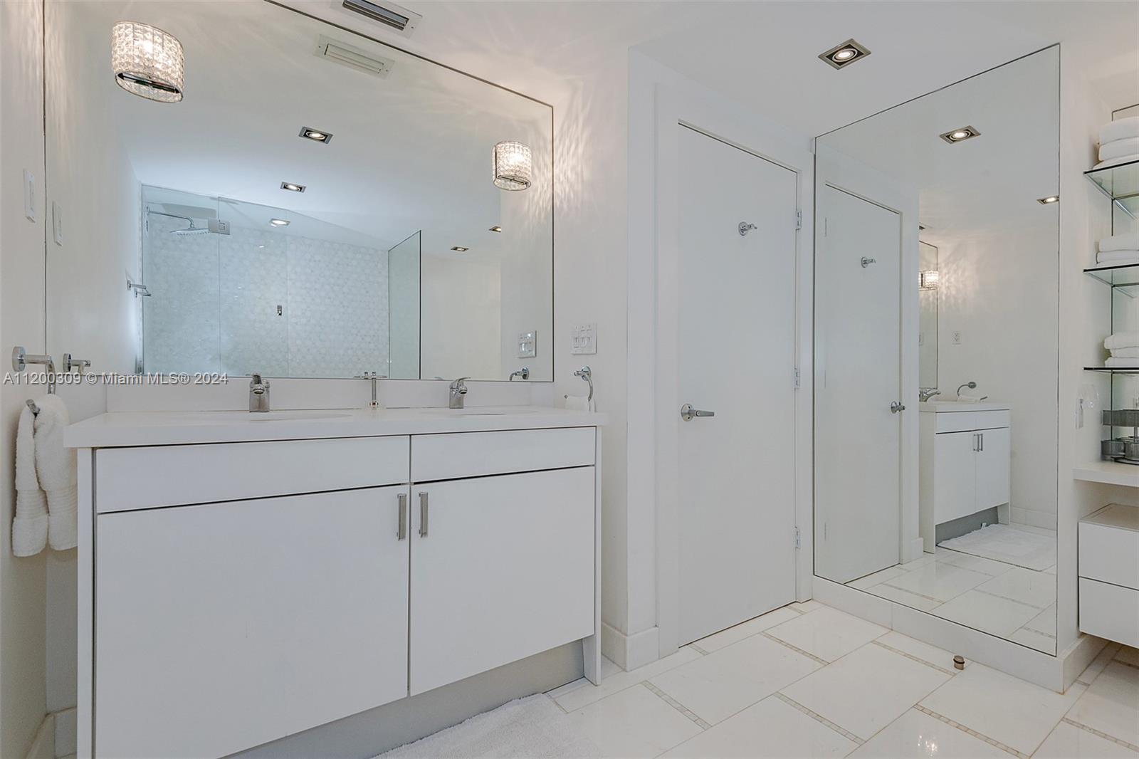 2301 Collins Ave 1506 Property Photo 18