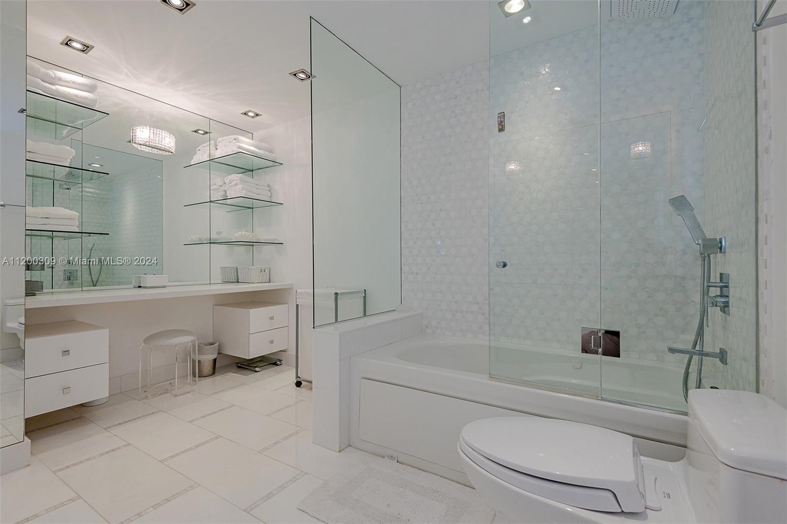 2301 Collins Ave 1506 Property Photo 19