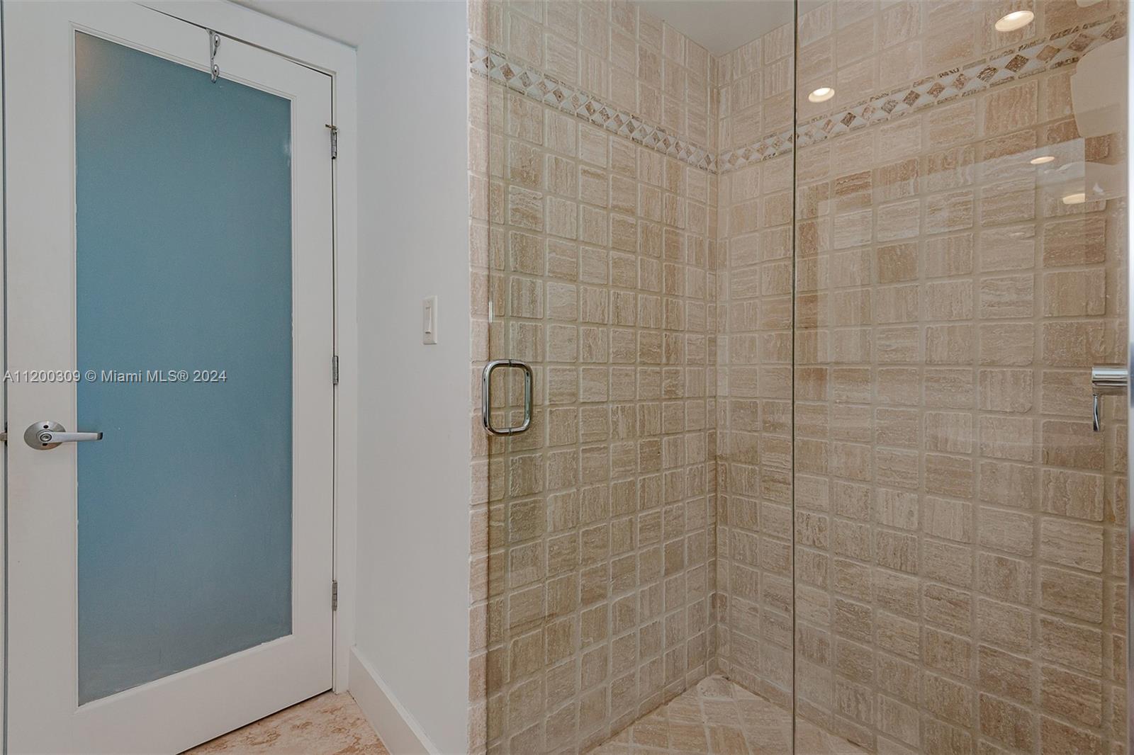 2301 Collins Ave 1506 Property Photo 22