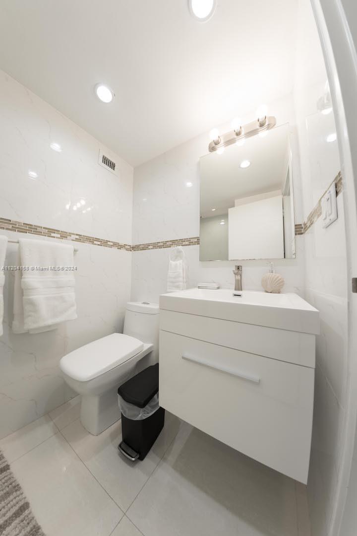 5601 Collins Ave 1603 Property Photo 12