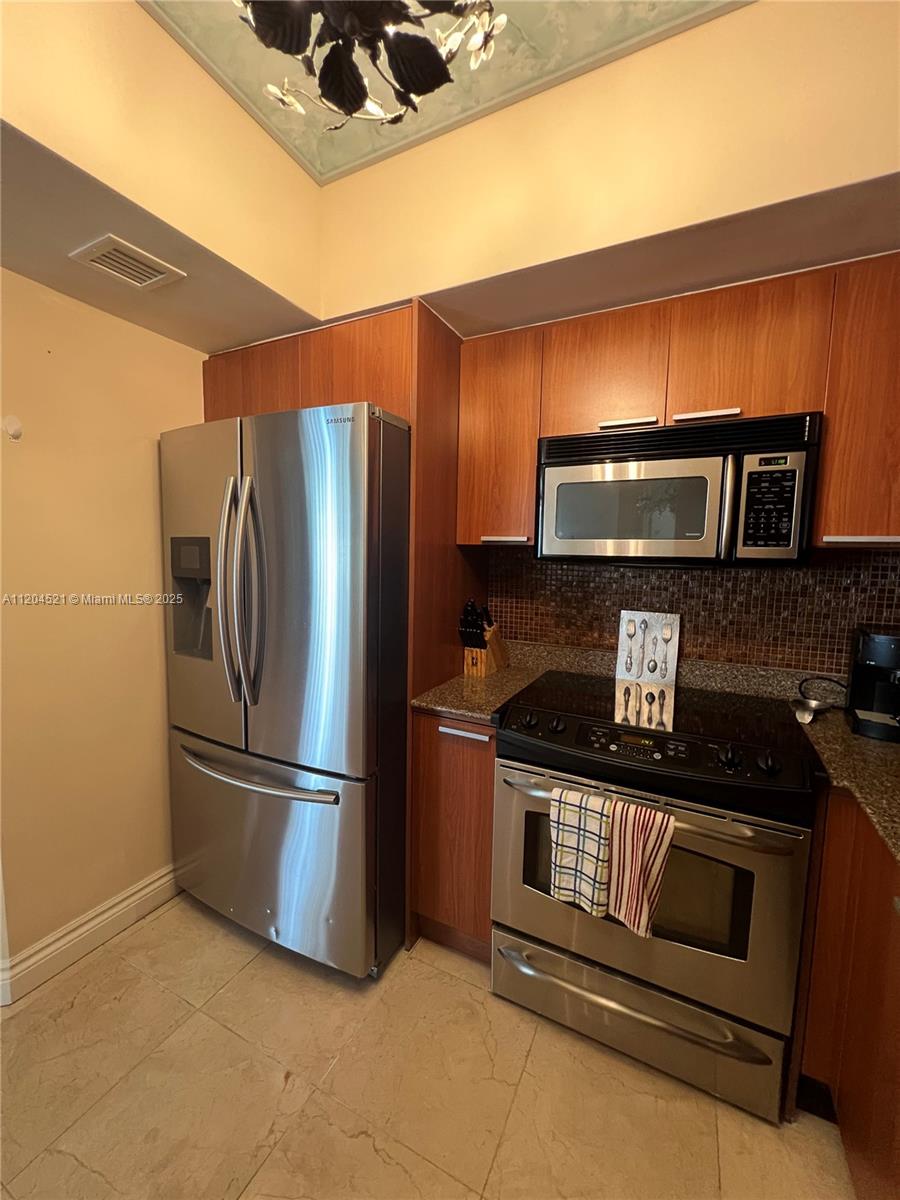 16699 Collins Ave 2704 Property Photo 4