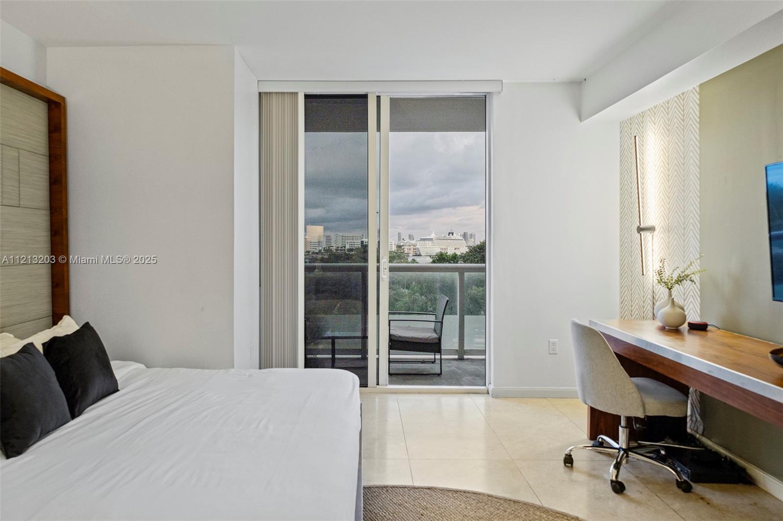50 Biscayne Blvd 605 Property Photo 6