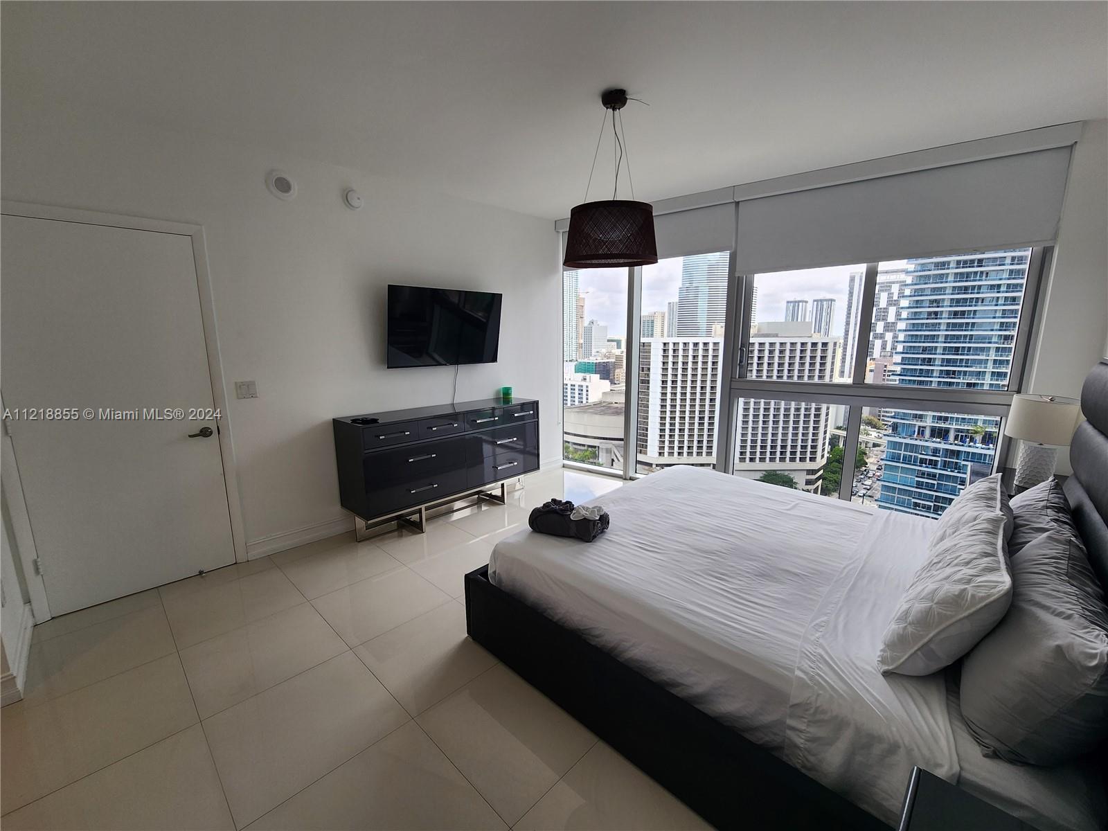 485 Brickell Ave 2504 Property Photo 8