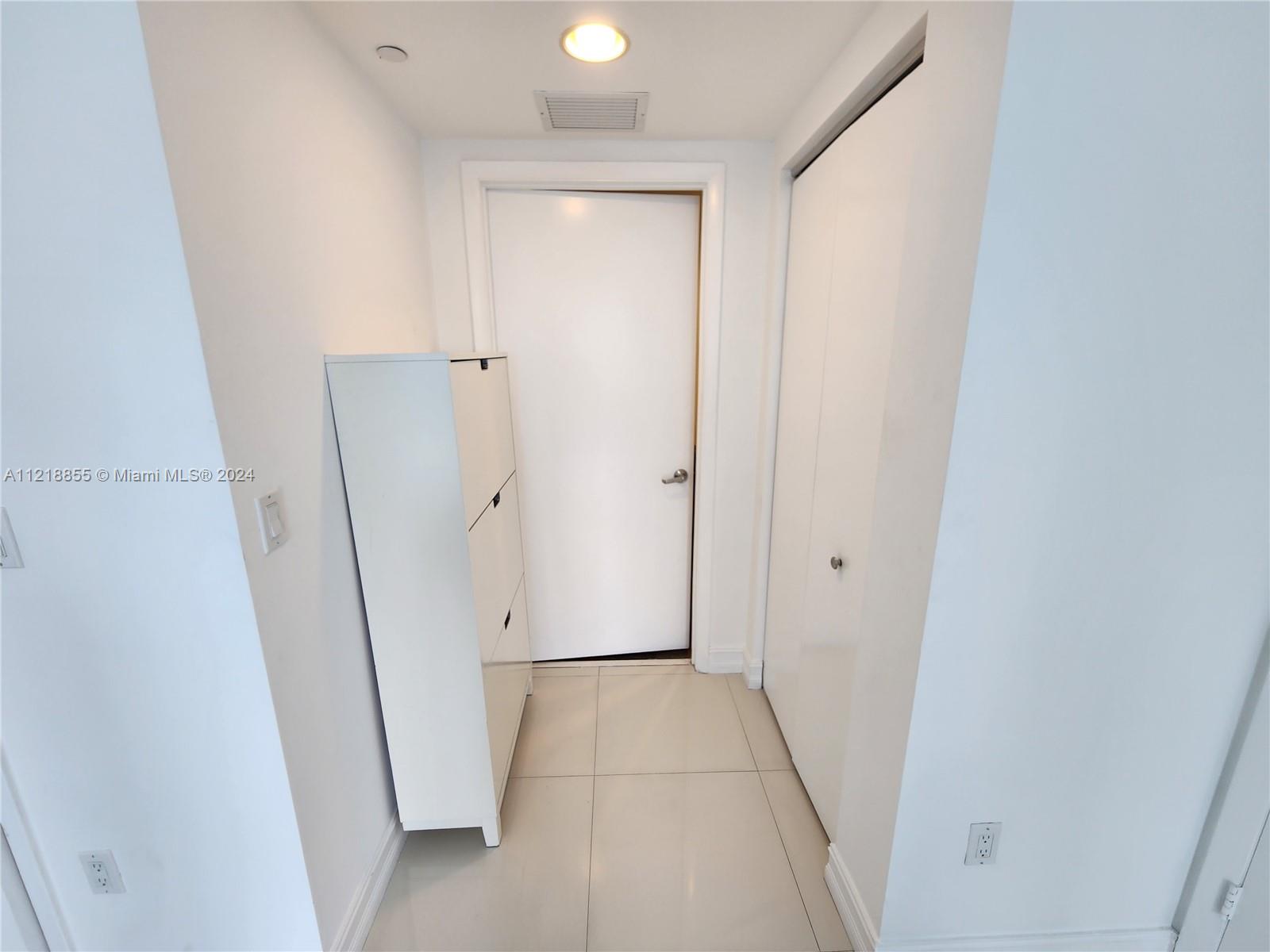 485 Brickell Ave 2504 Property Photo 18