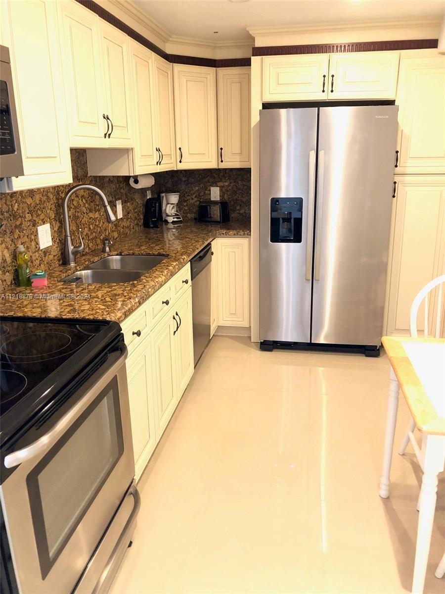3901 S Ocean Dr 3l Property Photo 5