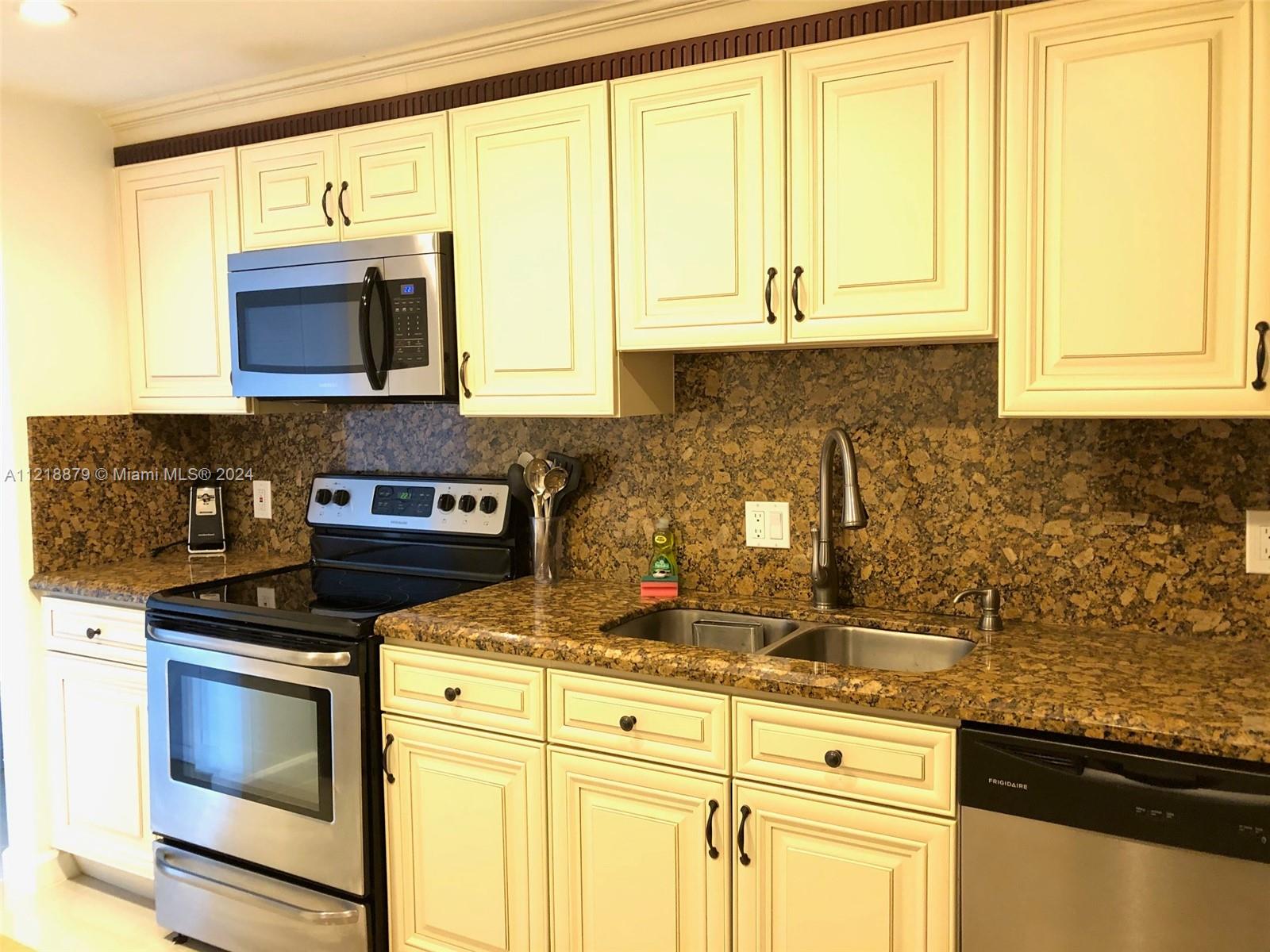 3901 S Ocean Dr 3l Property Photo 6