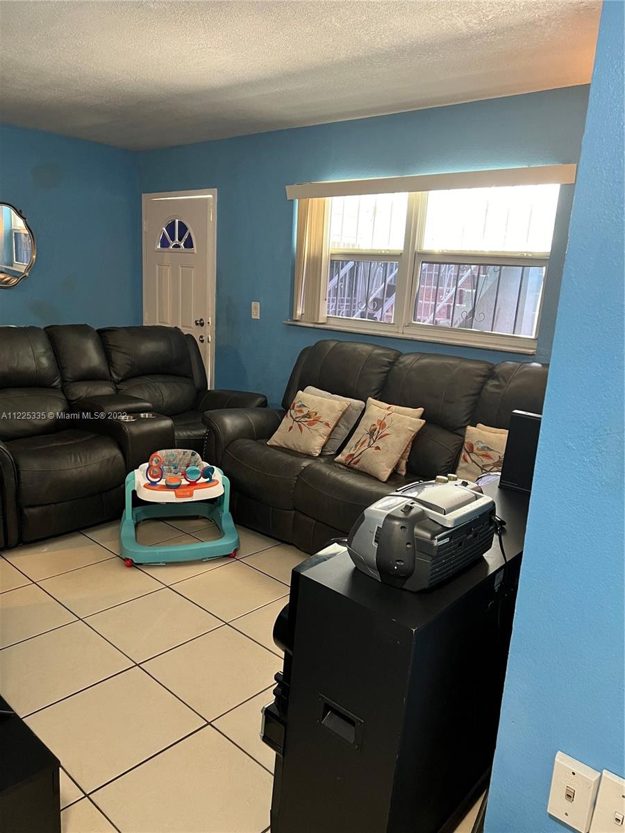 5513 Ne Miami Pl 4 Property Photo 6