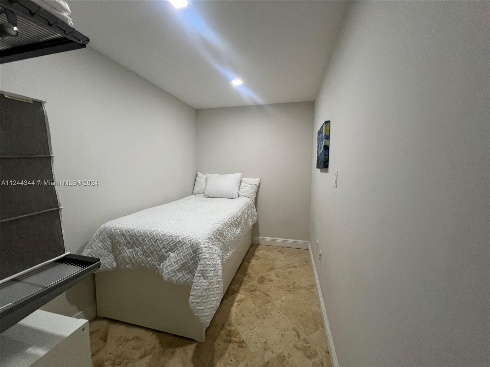 6917 Collins Ave 809 Property Photo 16