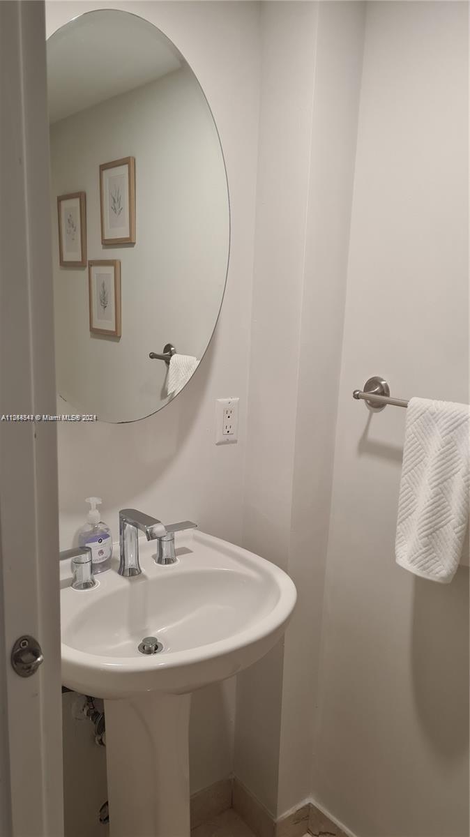 6917 Collins Ave 809 Property Photo 27