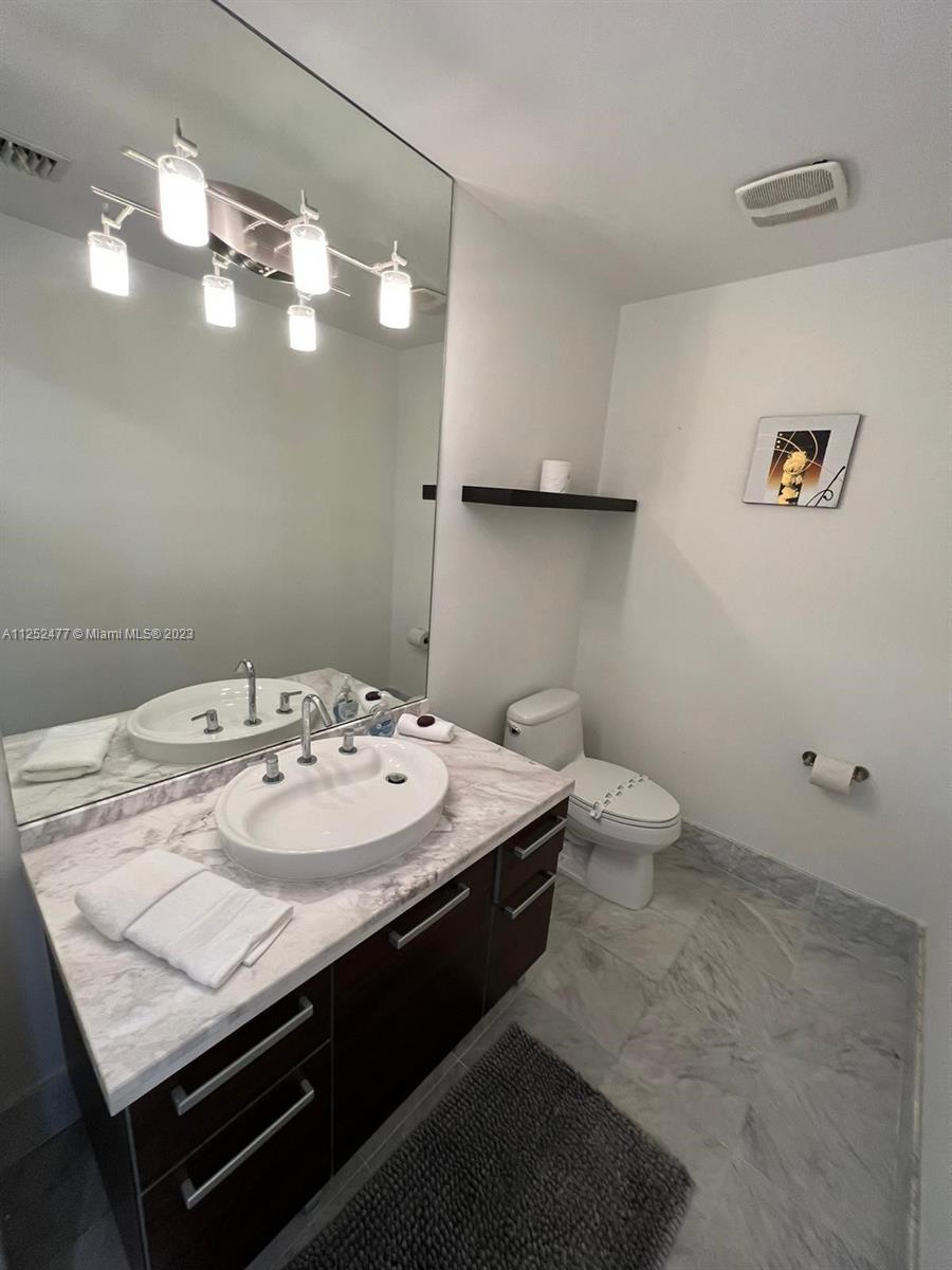 244 Biscayne Blvd 643 Property Photo 11