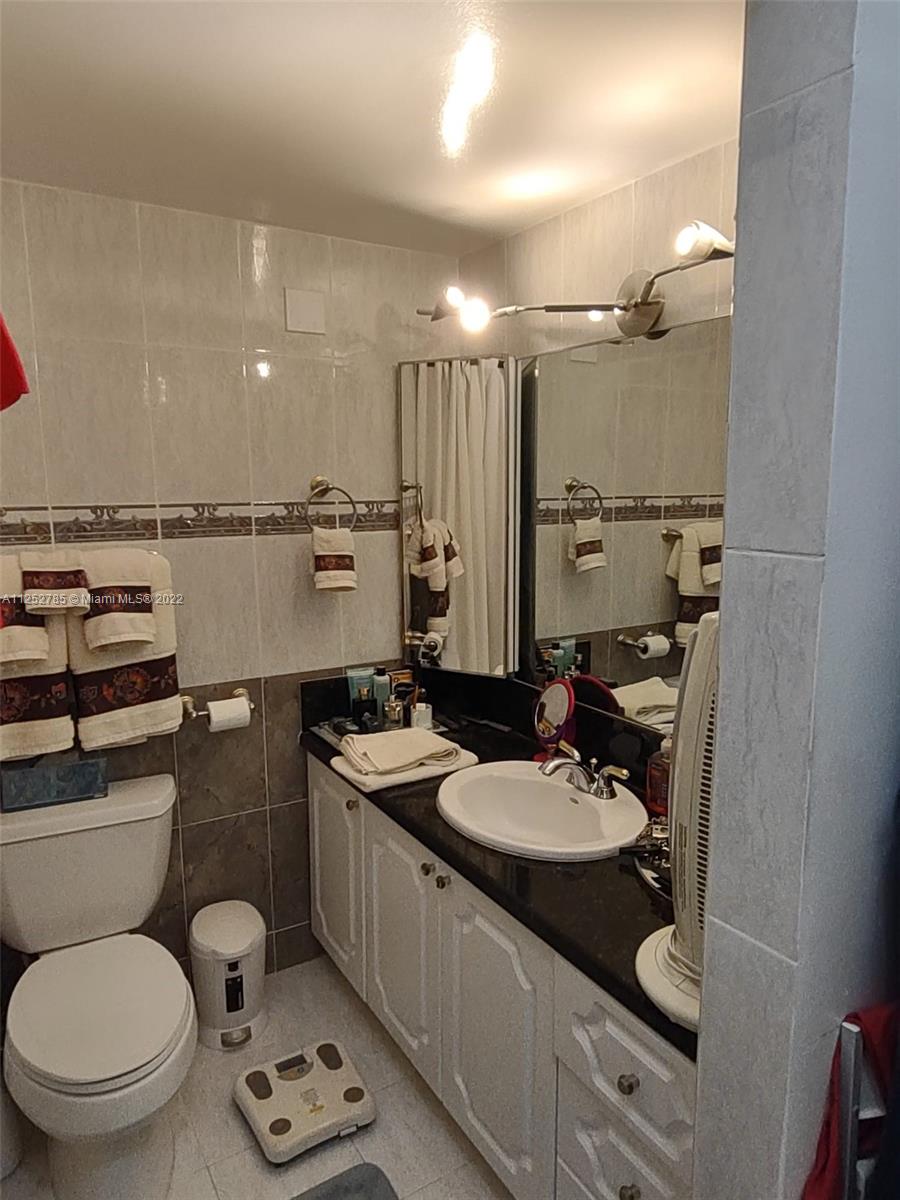 4747 Collins Ave 107 Property Photo 13