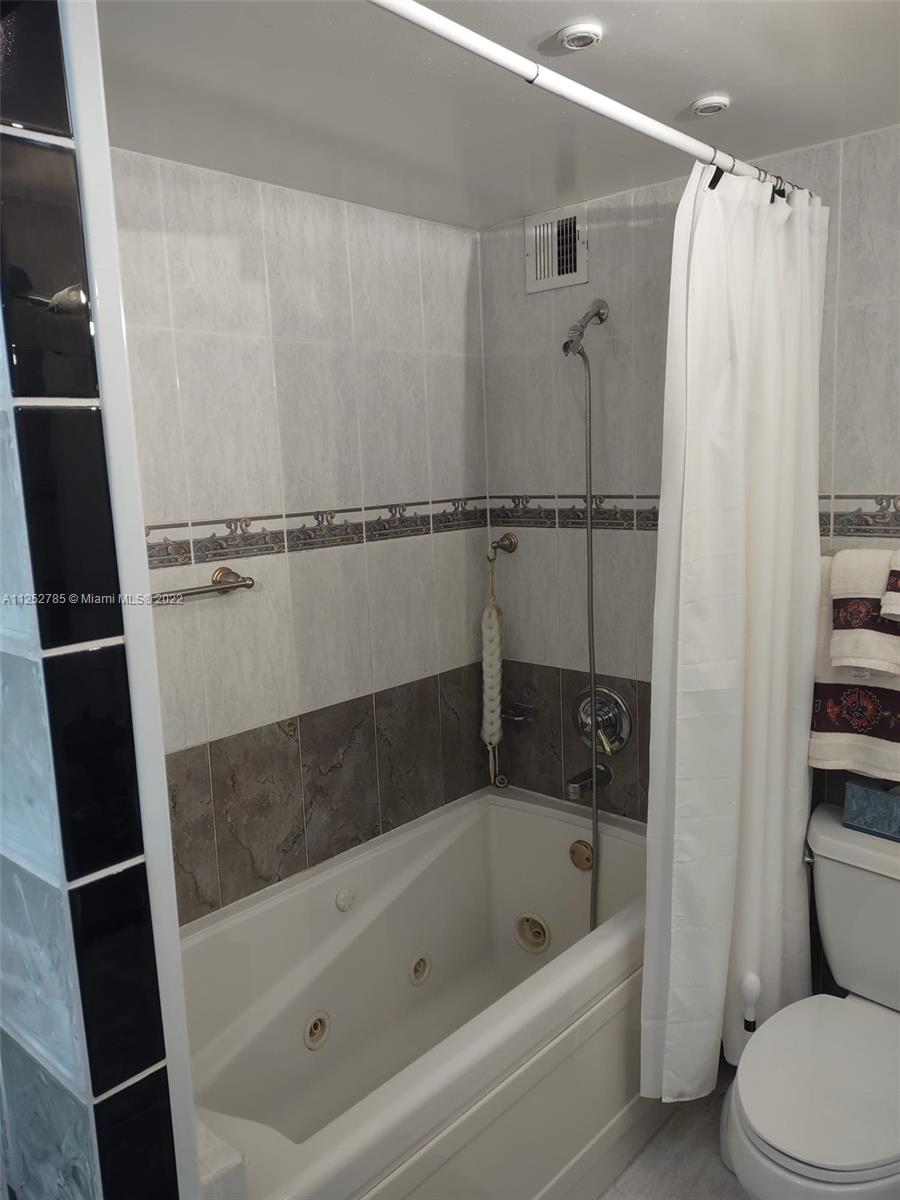 4747 Collins Ave 107 Property Photo 14